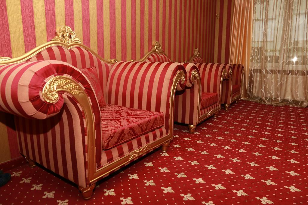 Hotel Gold Lion Chişinău Eksteriør billede