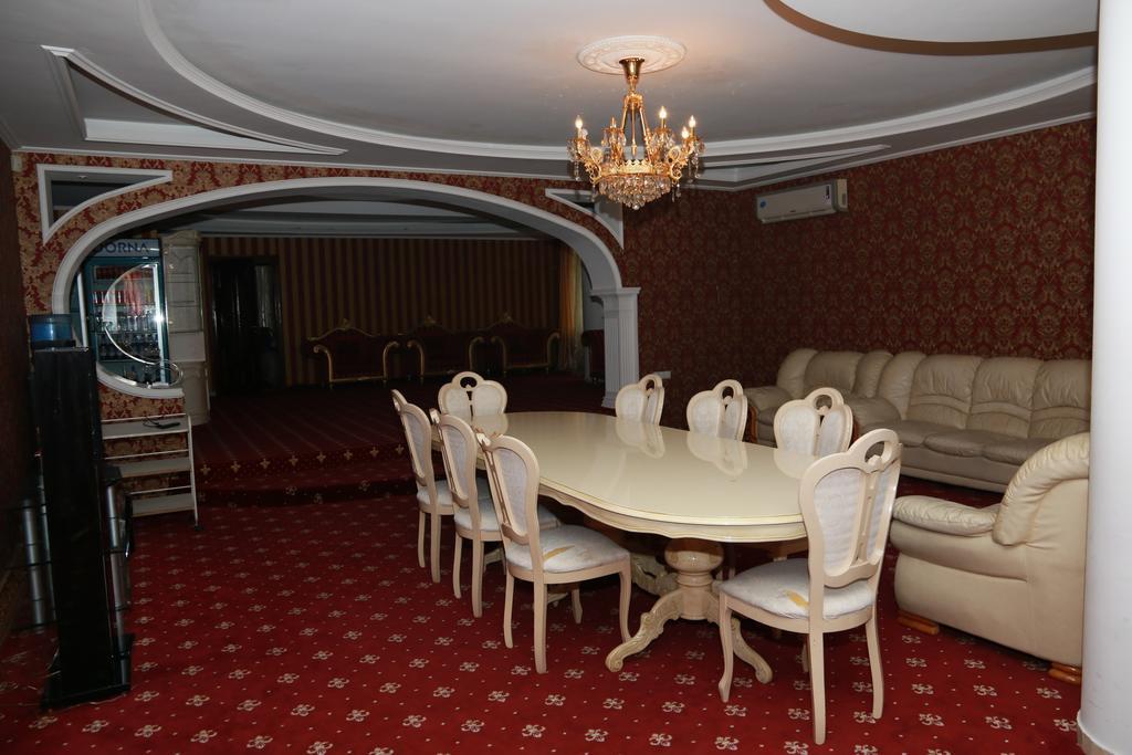 Hotel Gold Lion Chişinău Eksteriør billede